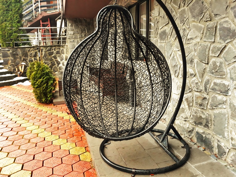 Leagăn pe terasa Royal Boutique