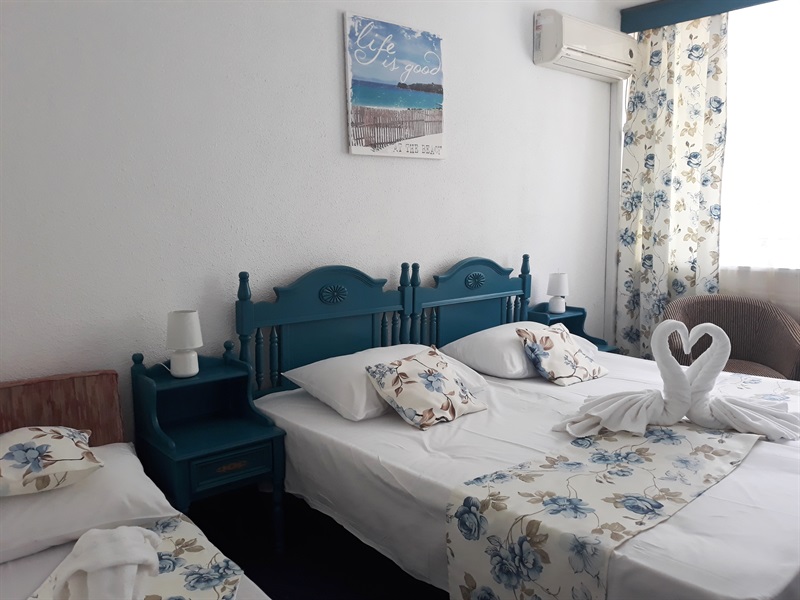 camera triplă Hotel Miorița Neptun